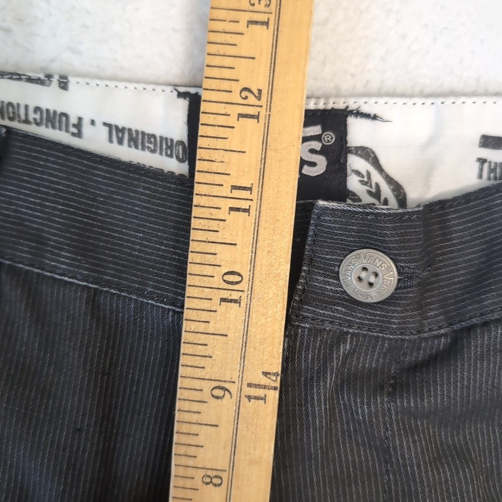 NEW VANS Black Lightweight OFF THE WALL Casual Skate Surf  Shorts Kids 18 30"x11 - Picture 4 of 8